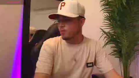 Snapshot of salvatore_muller chatting on 09-29-25, 10:14 Salvatore online show from 09-29-25, 10:14