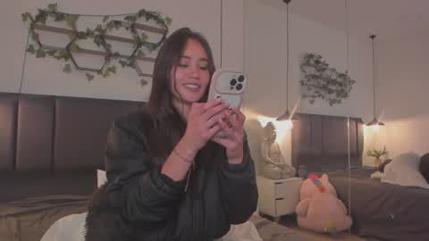 Stefana    or    Samchispas online show from 12-12-24, 01:43