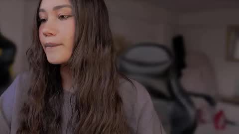 Stefana    or    Samchispas online show from 11-28-25, 07:49