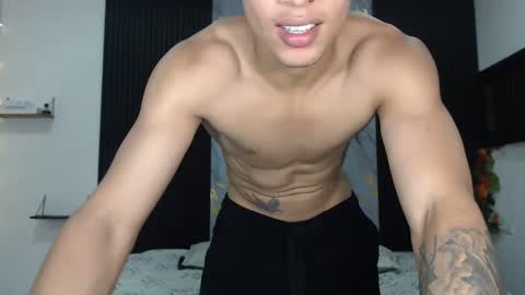 Snapshot of sam_and_mike chatting on 02-22-25, 01:33 sammmikee online show from 02-22-25, 01:33