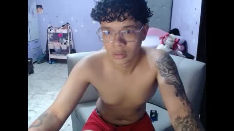 sam_latino22 online show from 11-19-25, 07:03