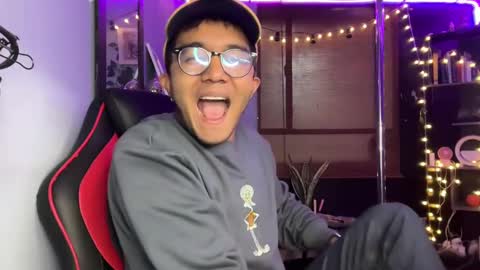 SAMUEL THOMPSON online show from 12-31-24, 04:46