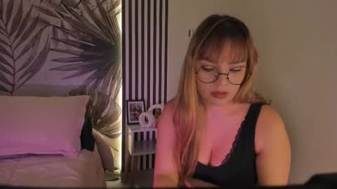 Snapshot of samaantha_white_ chatting on 02-25-26, 11:31 Samaantha online show from 02-25-26, 11:31