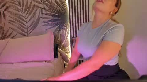 Snapshot of samaantha_white_ chatting on 03-03-26, 11:27 Samaantha online show from 03-03-26, 11:27