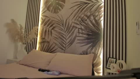 Snapshot of samaantha_white_ chatting on 03-24-26, 11:37 Samaantha online show from 03-24-26, 11:37