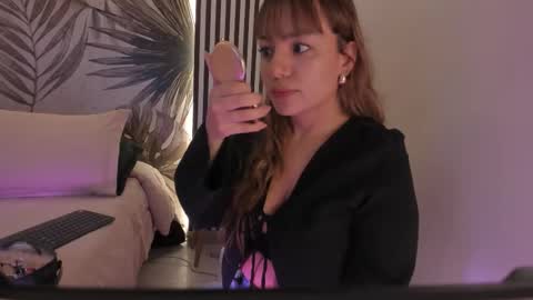 Snapshot of samaantha_white_ chatting on 03-26-26, 11:38 Samaantha online show from 03-26-26, 11:38