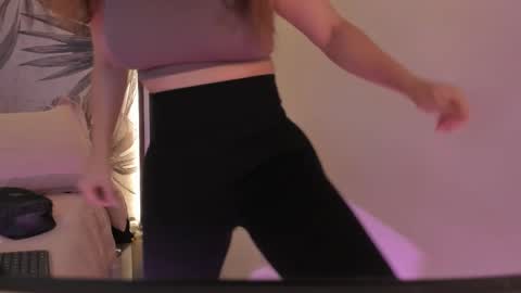 Snapshot of samaantha_white_ chatting on 03-28-26, 11:43 Samaantha online show from 03-28-26, 11:43