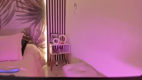 Snapshot of samaantha_white_ chatting on 04-08-26, 11:43 Samaantha online show from 04-08-26, 11:43