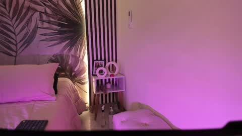 Snapshot of samaantha_white_ chatting on 04-09-26, 11:26 Samaantha online show from 04-09-26, 11:26