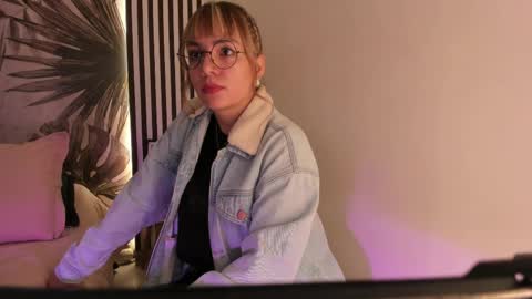 Snapshot of samaantha_white_ chatting on 04-16-26, 11:33 Samaantha online show from 04-16-26, 11:33