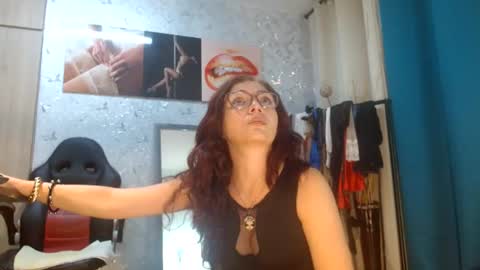 Snapshot of samanta_brownn_ chatting on 06-15-26, 11:23 samanta online show from 06-15-26, 11:23