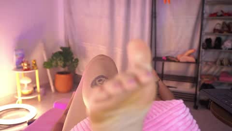 Snapshot of samanta_cutee1 chatting on 05-30-26, 11:29 SAMANTA online show from 05-30-26, 11:29
