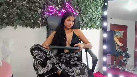 samantaortiz_ online show from 11-18-25, 07:18