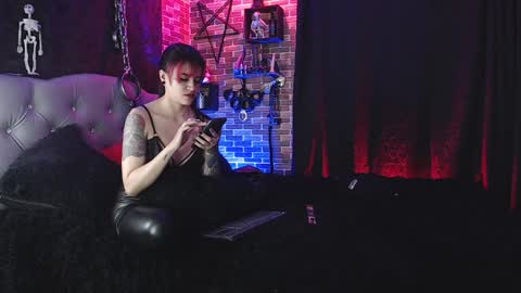 Snapshot of samantha_abrill chatting on 01-06-25, 07:09 Samantha and Victor online show from 01-06-25, 07:09