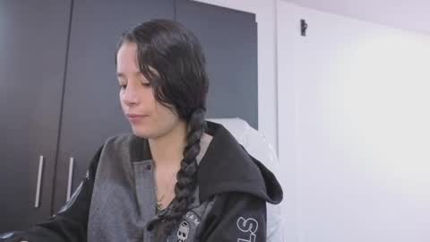 Snapshot of samantha_blow chatting on 05-21-26, 03:24 samantha_blow online show from 05-21-26, 03:24