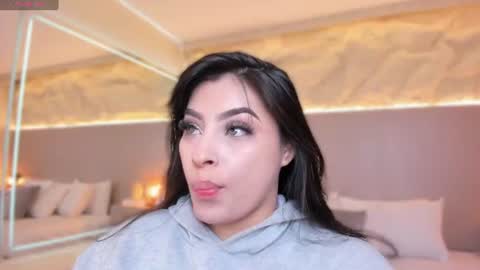 Snapshot of samanthaa_22_ chatting on 06-14-26, 11:45 Samanthaa online show from 06-14-26, 11:45