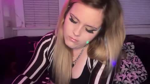 Snapshot of samanthafever chatting on 04-11-26, 07:45 samanthafever online show from 04-11-26, 07:45