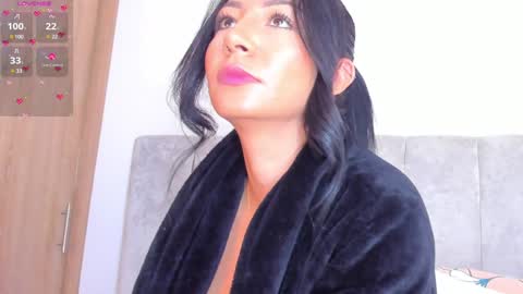 Snapshot of samanthaheinz chatting on 01-07-25, 11:03 V A N E S S A online show from 01-07-25, 11:03