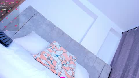 Snapshot of samanthaheinz chatting on 01-23-25, 11:05 V A N E S S A online show from 01-23-25, 11:05