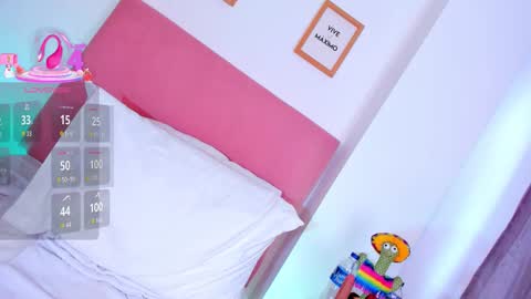 Snapshot of samanthaheinz chatting on 11-12-25, 08:19 V A N E S S A online show from 11-12-25, 08:19