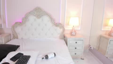 Snapshot of samanthapierce chatting on 11-23-25, 12:49 Samantha online show from 11-23-25, 12:49