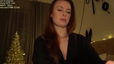 Snapshot of samanthavixen chatting on 12-15-24, 08:25 Goddess Samantha Vixen online show from 12-15-24, 08:25