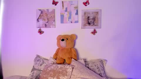 Samara is my name a pleasure delighted that you are here leave your thumb up it is important to me online show from 02-02-25, 07:46