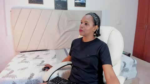 samaraa_smith1 online show from 04-15-26, 12:23