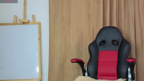 Snapshot of samarha_xue chatting on 02-21-26, 11:33 Sara online show from 02-21-26, 11:33