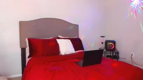 Yaya online show from 11-25-25, 07:58