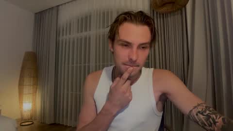 Snapshot of samblitzy chatting on 07-12-26, 09:50 samblitzy online show from 07-12-26, 09:50