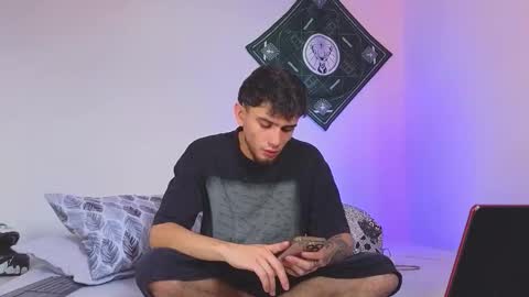 Snapshot of samevansx chatting on 11-10-25, 03:44 samevansx online show from 11-10-25, 03:44