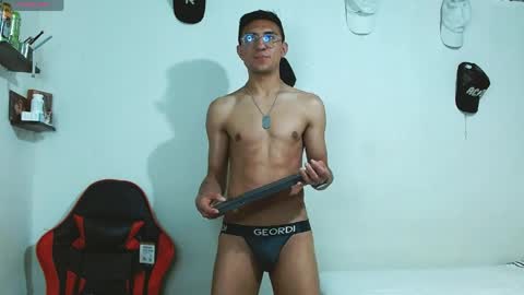 Snapshot of samfox_ chatting on 04-29-26, 02:37 SAM online show from 04-29-26, 02:37