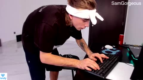 Snapshot of samgorgeous chatting on 02-25-25, 10:37 Fansly - Top4fans online show from 02-25-25, 10:37