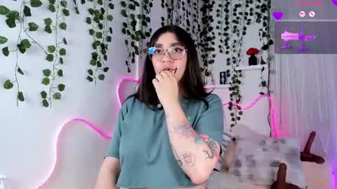 Snapshot of samii_evans chatting on 06-18-26, 12:11 samii evans online show from 06-18-26, 12:11