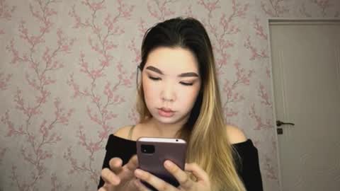 Snapshot of sammiesilvis chatting on 02-18-26, 09:27 Elina online show from 02-18-26, 09:27