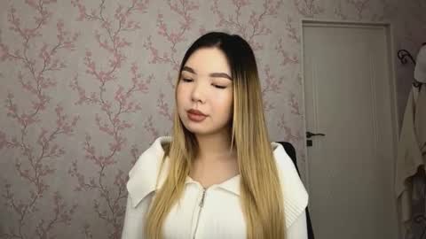 Snapshot of sammiesilvis chatting on 02-27-26, 07:41 Elina online show from 02-27-26, 07:41