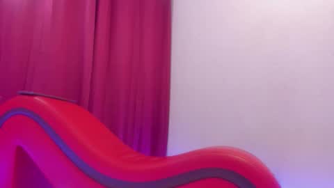 Snapshot of sammy_and_mike_ls chatting on 11-20-25, 11:43 Sophie y Mark online show from 11-20-25, 11:43