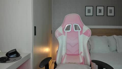 Ana online show from 01-24-25, 04:59