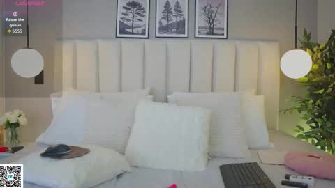 Ana online show from 11-14-25, 01:37