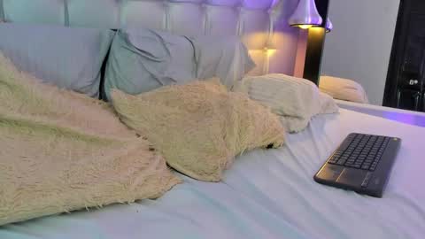 Axel online show from 03-02-25, 01:36