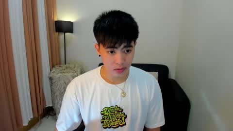 Snapshot of samuelangelo chatting on 12-19-24, 03:30 Sam online show from 12-19-24, 03:30