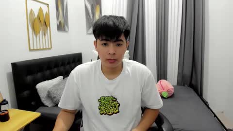 Snapshot of samuelangelo chatting on 05-10-26, 02:55 Sam online show from 05-10-26, 02:55