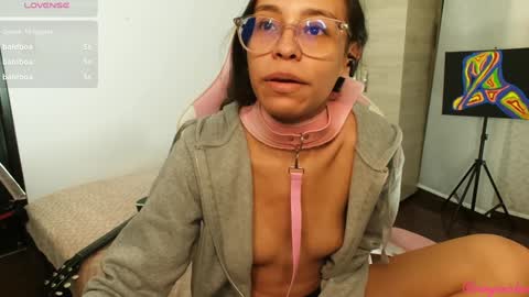 Snapshot of samyonichan chatting on 12-17-24, 06:56 Special show on 17 december and 23 UwU online show from 12-17-24, 06:56