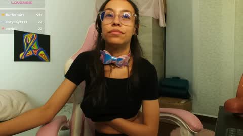 Snapshot of samyonichan chatting on 01-06-25, 07:31 Special show on 17 december and 23 UwU online show from 01-06-25, 07:31