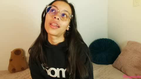 Snapshot of samyonichan chatting on 02-09-25, 04:25 Special show on 17 december and 23 UwU online show from 02-09-25, 04:25