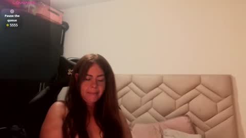 Snapshot of sanddi_milff chatting on 06-18-26, 01:28 Sanddi online show from 06-18-26, 01:28