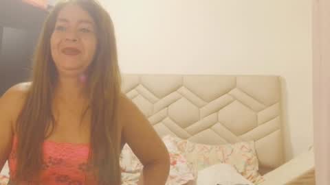 Snapshot of sanddi_milff chatting on 07-05-26, 10:44 Sanddi online show from 07-05-26, 10:44