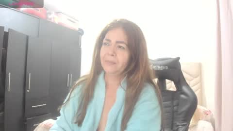 Snapshot of sanddi_milff chatting on 07-18-26, 03:22 Sanddi online show from 07-18-26, 03:22
