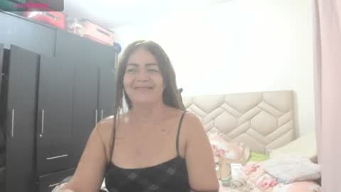 Snapshot of sanddi_milff chatting on 07-18-26, 07:17 Sanddi online show from 07-18-26, 07:17
